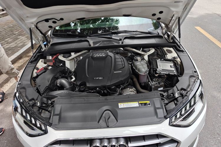 Used Audi A4L 2020 40 TFSI Fashionable and Elegant Model Engine Bay