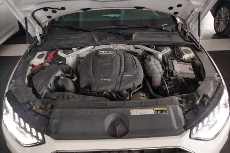 Used Audi A4L 2020 40 TFSI Fashionable and Elegant Model Engine Bay