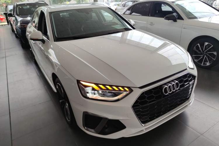 Used Audi A4L 2020 40 TFSI Luxury Dynamic Model Front Right 45 Deg