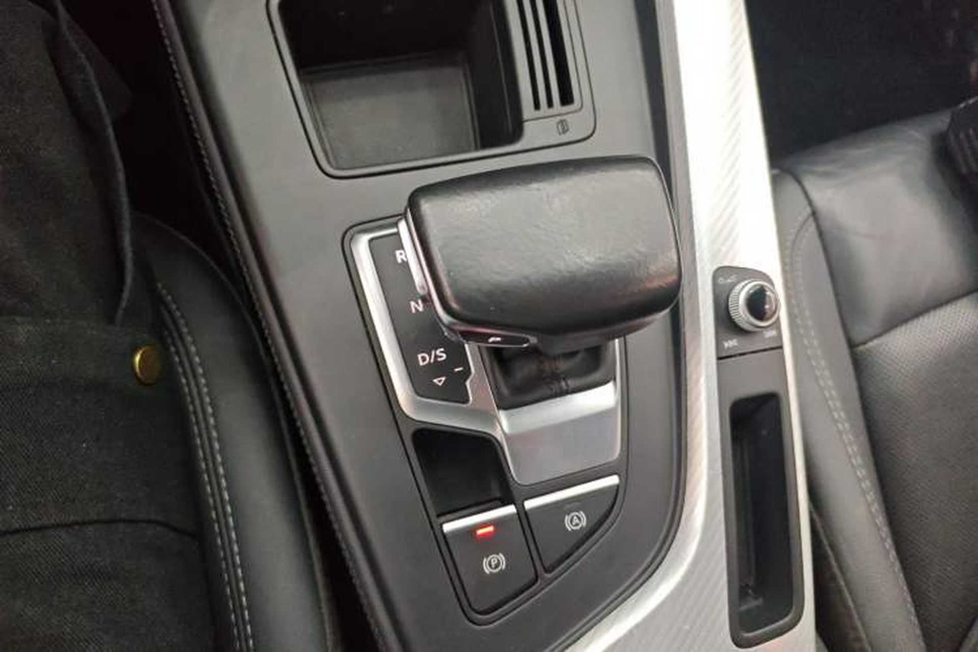 Used Audi A4L 2020 40 TFSI Fashionable and Elegant Model Gear Lever