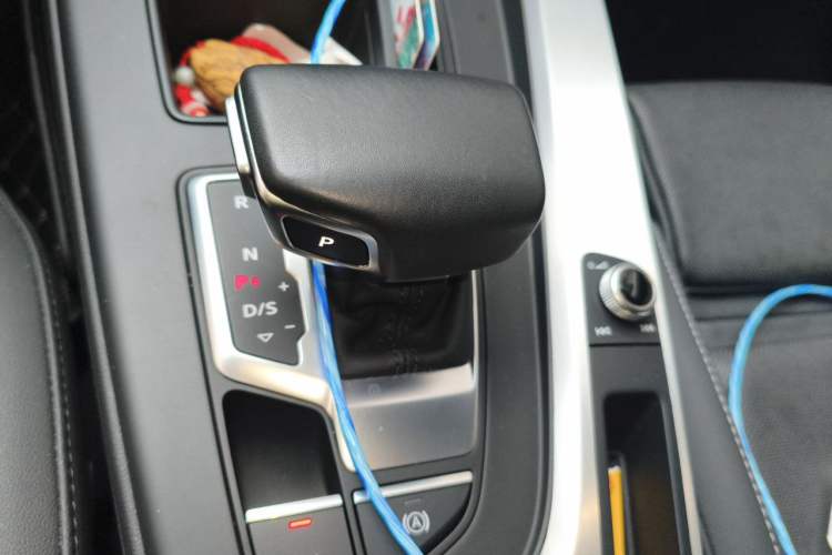 Used Audi A4L 2020 40 TFSI Fashion Dynamic Model Gear Lever