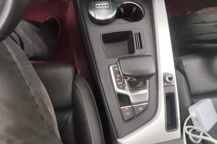 Used Audi A4L 2020 40 TFSI Luxury Dynamic Model Gear Lever