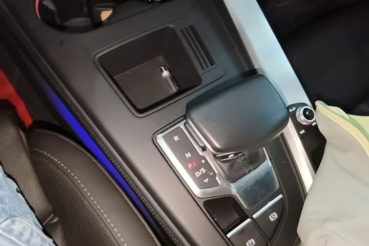 Used Audi A4L 2020 40 TFSI Fashion Dynamic Model Gear Lever