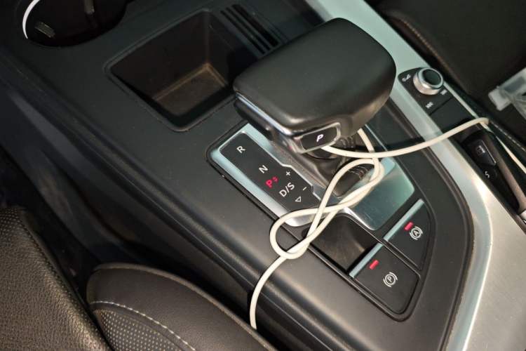 Used Audi A4L 2020 40 TFSI Fashion Dynamic Model Gear Lever