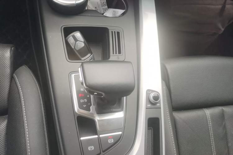 Used Audi A4L 2020 40 TFSI Luxury Dynamic Model Gear Lever