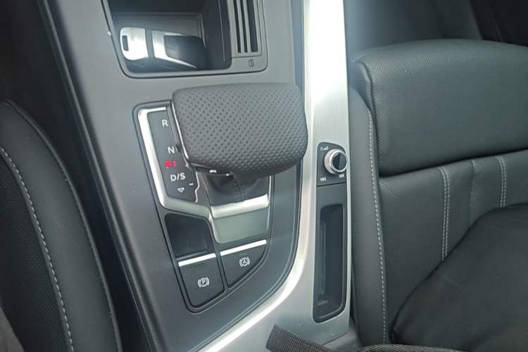 Used Audi A4L 2020 40 TFSI Fashion Dynamic Model Gear Lever