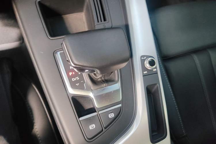 Used Audi A4L 2020 40 TFSI Fashion Dynamic Model Gear Lever