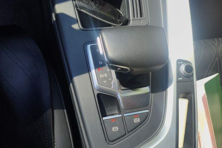 Used Audi A4L 2020 40 TFSI Fashion Dynamic Model Gear Lever