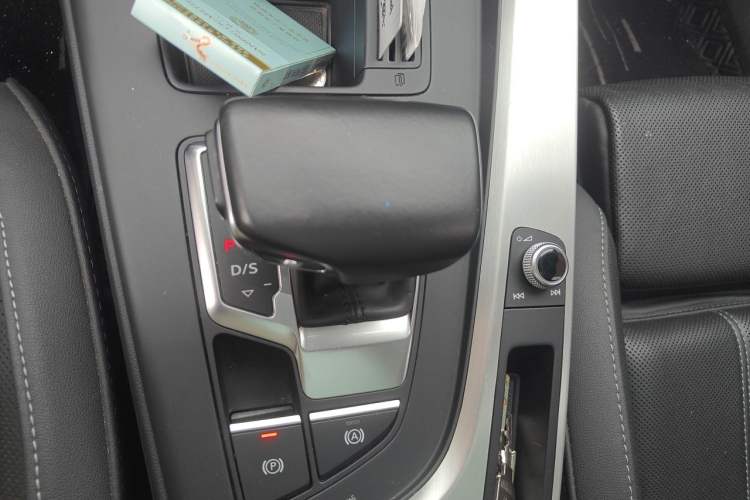 Used Audi A4L 2020 40 TFSI Luxury Dynamic Model Gear Lever