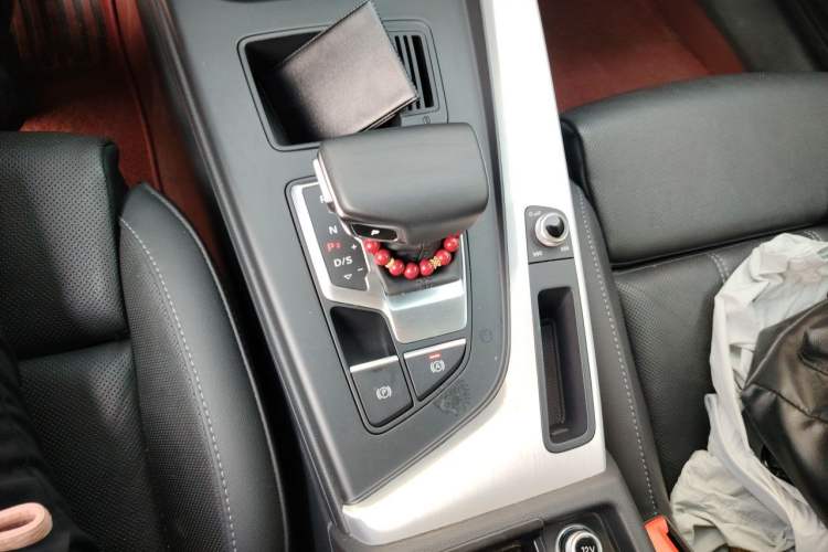 Used Audi A4L 2020 40 TFSI Luxury Dynamic Model Gear Lever