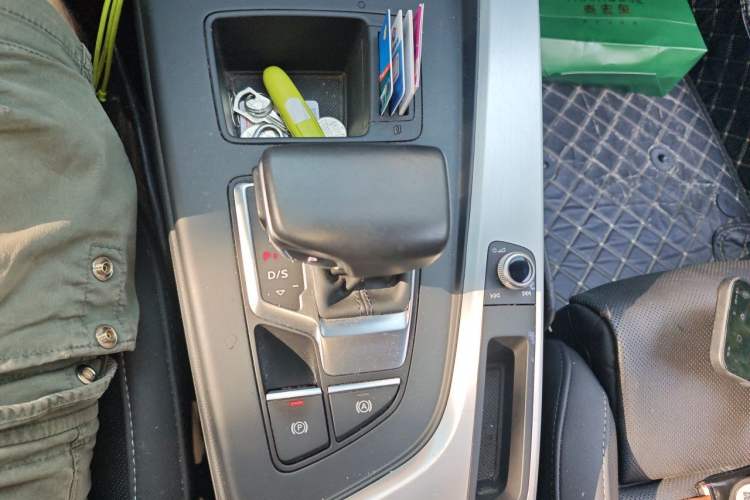 Used Audi A4L 2020 40 TFSI Fashion Dynamic Model Gear Lever