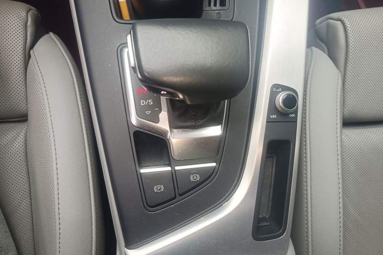 Used Audi A4L 2020 40 TFSI Fashion Dynamic Model Gear Lever