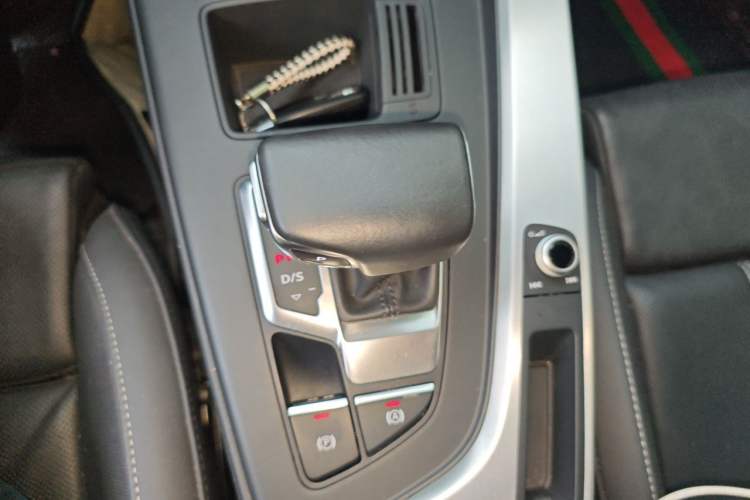 Used Audi A4L 2020 40 TFSI Fashion Dynamic Model Gear Lever