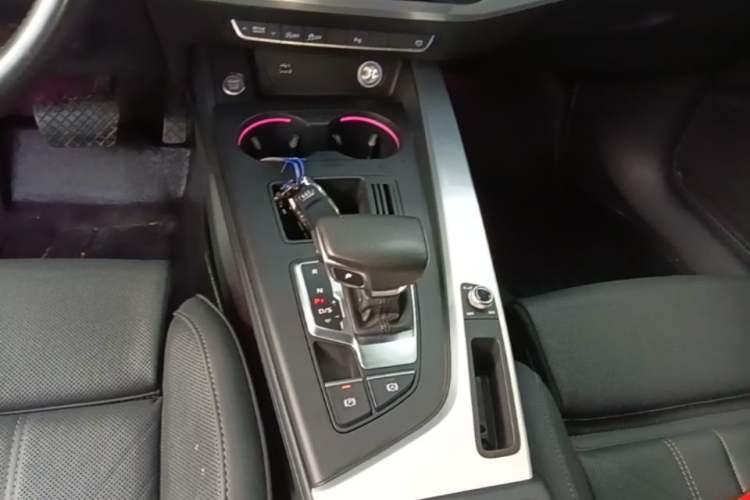 Used Audi A4L 2020 40 TFSI Fashion Dynamic Model Gear Lever
