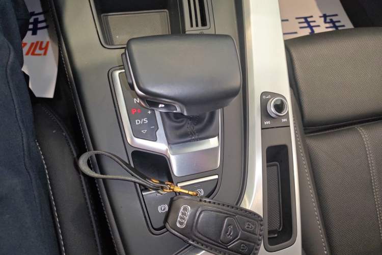 Used Audi A4L 2020 40 TFSI quattro Luxury Dynamic Model Gear Lever