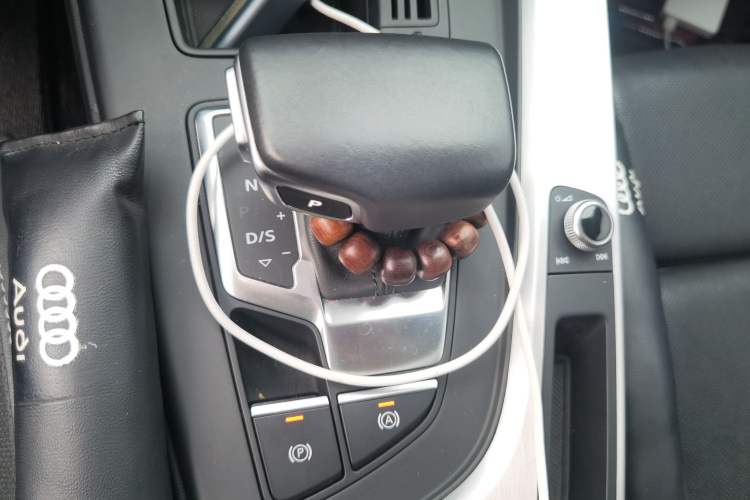 Used Audi A4L 2020 40 TFSI Luxury Dynamic Model Gear Lever
