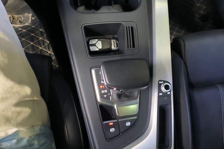 Used Audi A4L 2020 40 TFSI Luxury Dynamic Model Gear Lever