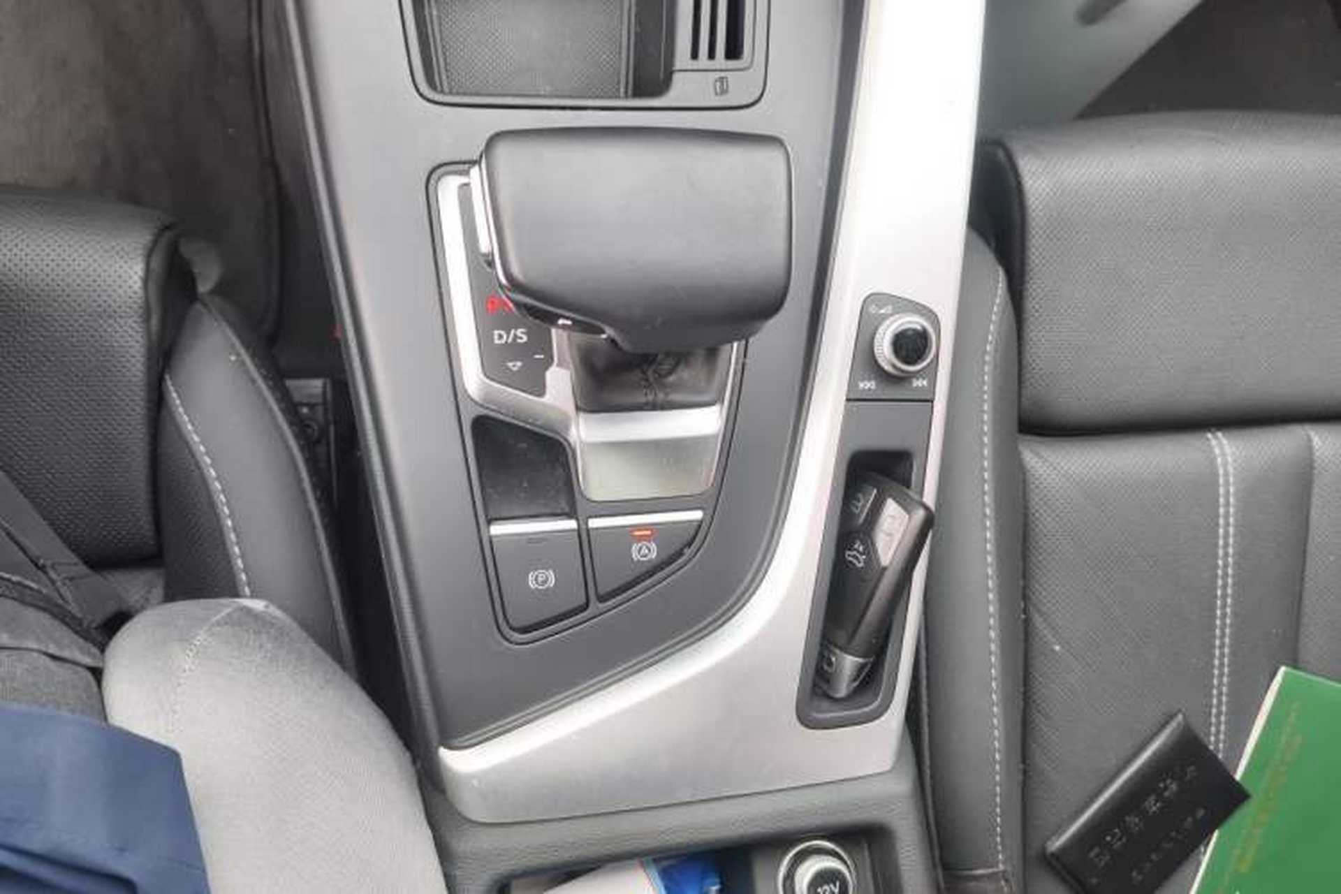 Used Audi A4L 2020 40 TFSI Fashion Dynamic Model Gear Lever