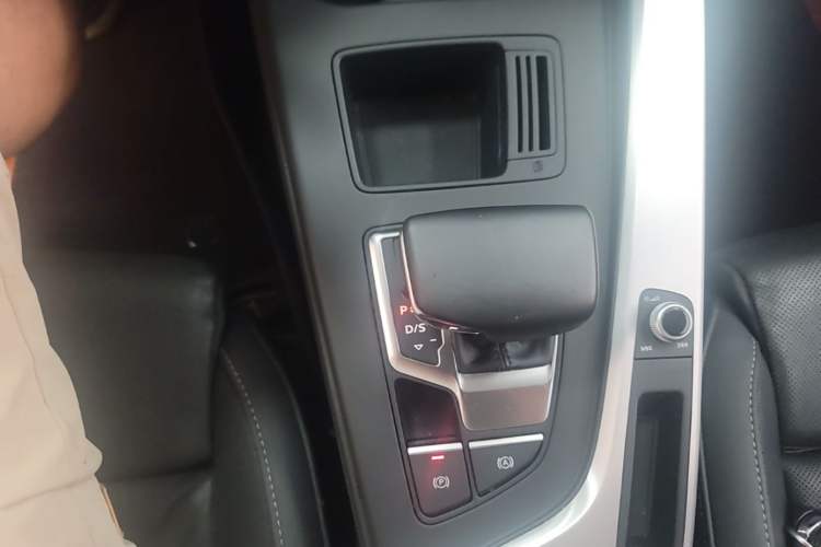 Used Audi A4L 2020 40 TFSI Fashion Dynamic Model Gear Lever