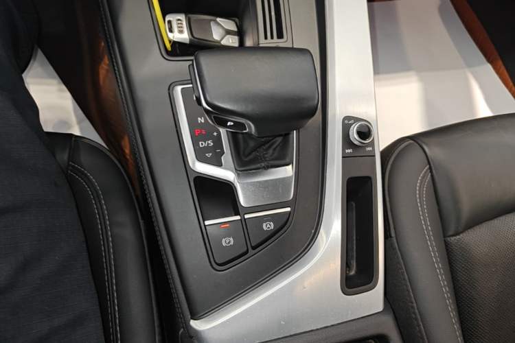 Used Audi A4L 2020 40 TFSI Luxury Prestige Edition Gear Lever