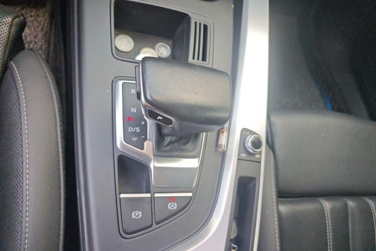 Used Audi A4L 2020 40 TFSI quattro Luxury Dynamic Model Gear Lever