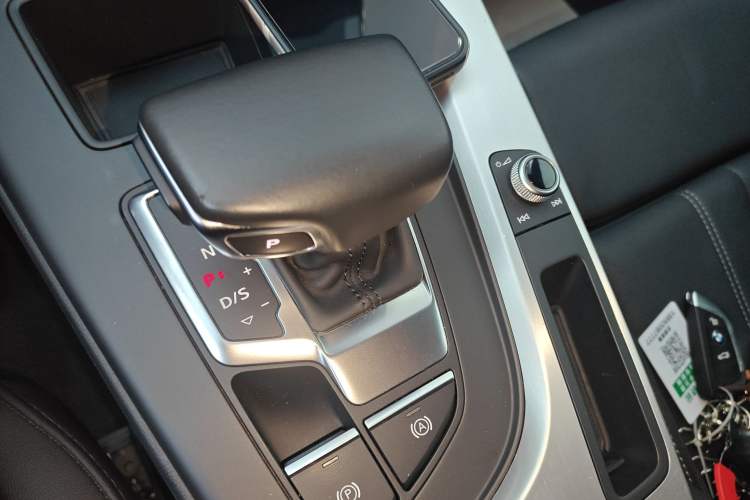 Used Audi A4L 2020 40 TFSI Fashion Dynamic Model Gear Lever
