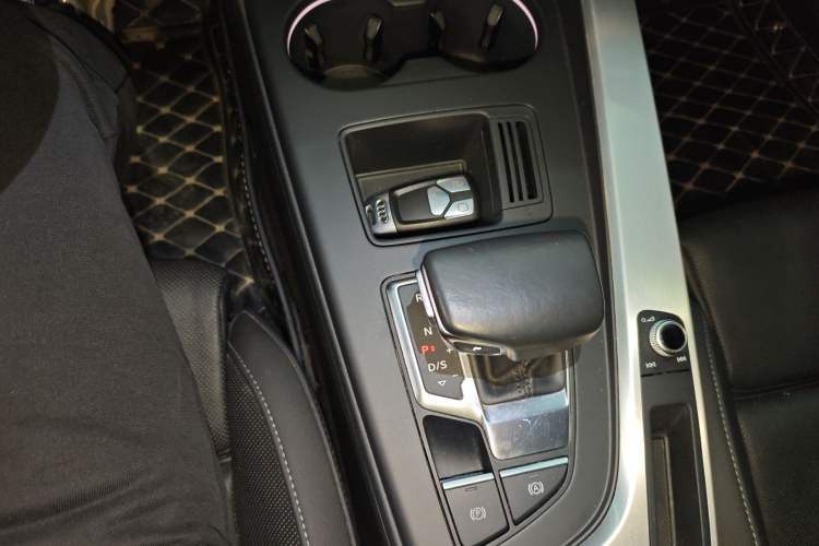 Used Audi A4L 2020 40 TFSI Luxury Dynamic Model Gear Lever