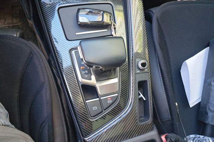Used Audi A4L 2020 40 TFSI Fashion Dynamic Model Gear Lever