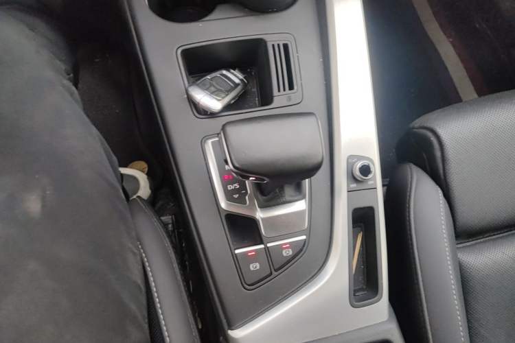 Used Audi A4L 2020 40 TFSI Luxury Dynamic Model Gear Lever