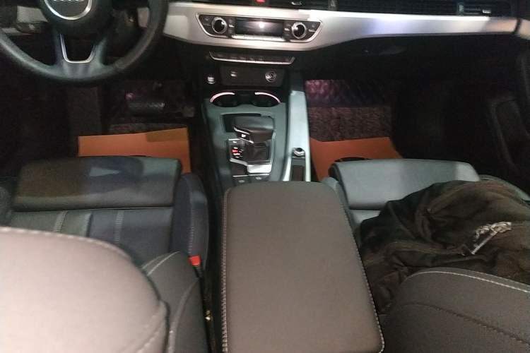 Used Audi A4L 2020 40 TFSI Luxury Dynamic Model Gear Lever