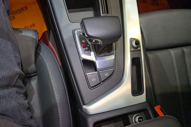 Used Audi A4L 2020 40 TFSI Luxury Dynamic Model Gear Lever