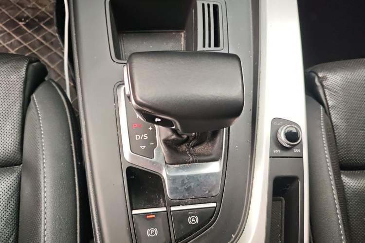 Used Audi A4L 2020 40 TFSI Luxury Dynamic Model Gear Lever