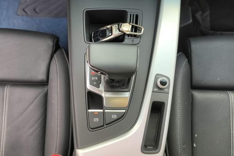 Used Audi A4L 2020 35 TFSI Fashion Dynamic Model Gear Lever