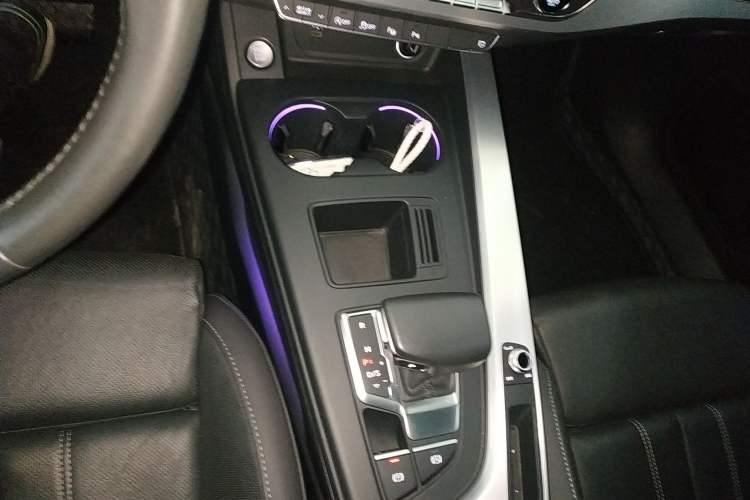 Used Audi A4L 2020 40 TFSI quattro Luxury Dynamic Model Gear Lever