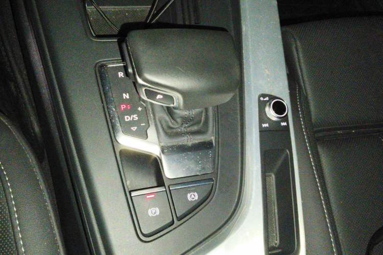 Used Audi A4L 2020 40 TFSI Fashion Dynamic Model Gear Lever