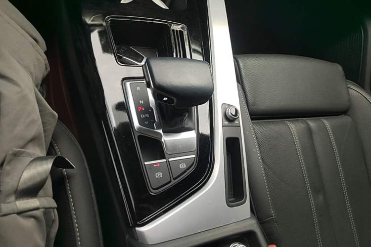 Used Audi A4L 2020 40 TFSI Luxury Dynamic Model Gear Lever