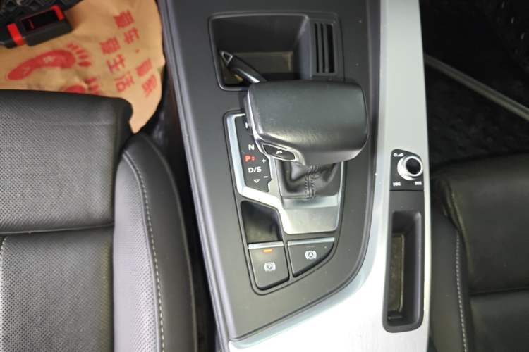 Used Audi A4L 2020 40 TFSI Luxury Dynamic Model Gear Lever