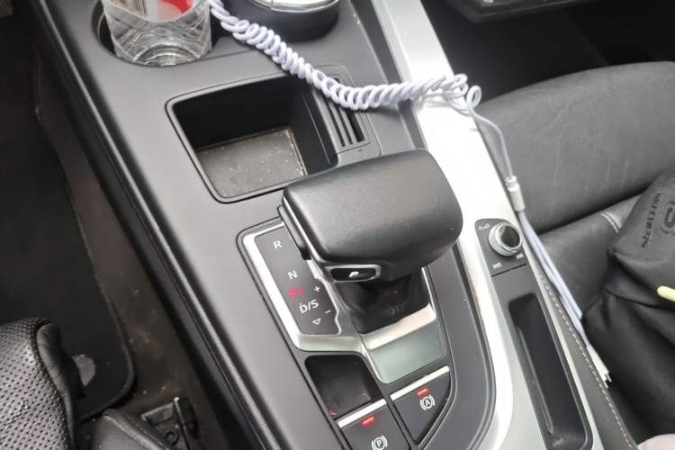 Used Audi A4L 2020 40 TFSI Fashion Dynamic Model Gear Lever