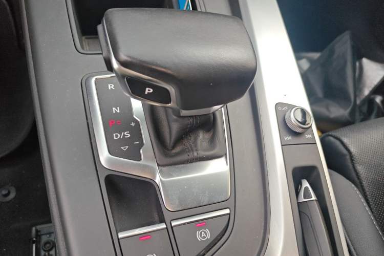 Used Audi A4L 2020 40 TFSI Fashion Dynamic Model Gear Lever