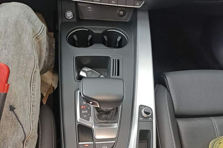 Used Audi A4L 2020 40 TFSI Luxury Dynamic Model Gear Lever