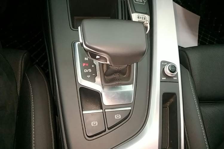 Used Audi A4L 2020 40 TFSI quattro Luxury Dynamic Model Gear Lever