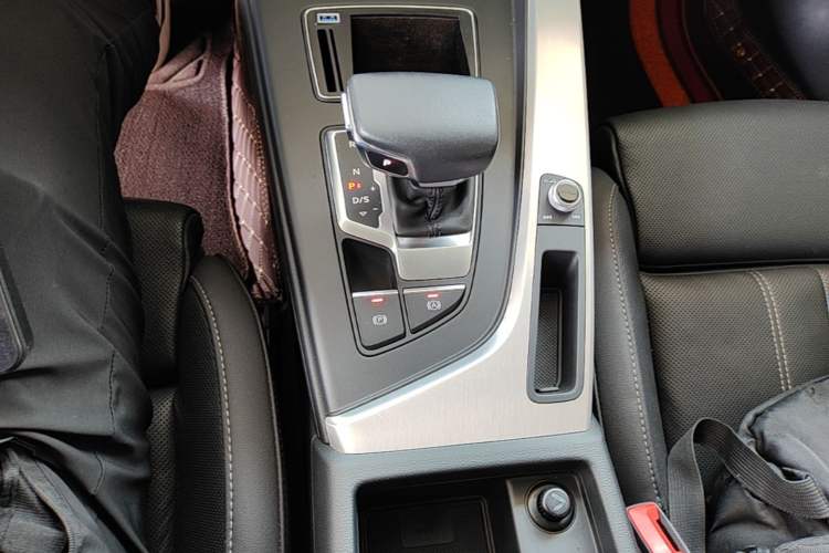 Used Audi A4L 2020 40 TFSI Luxury Dynamic Model Gear Lever