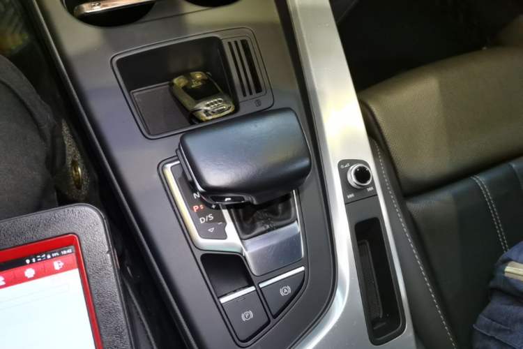 Used Audi A4L 2020 40 TFSI Fashion Dynamic Model Gear Lever