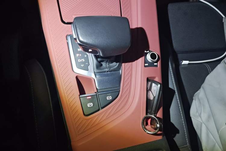 Used Audi A4L 2020 40 TFSI Luxury Dynamic Model Gear Lever