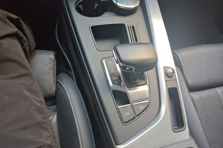 Used Audi A4L 2020 40 TFSI Luxury Dynamic Model Gear Lever