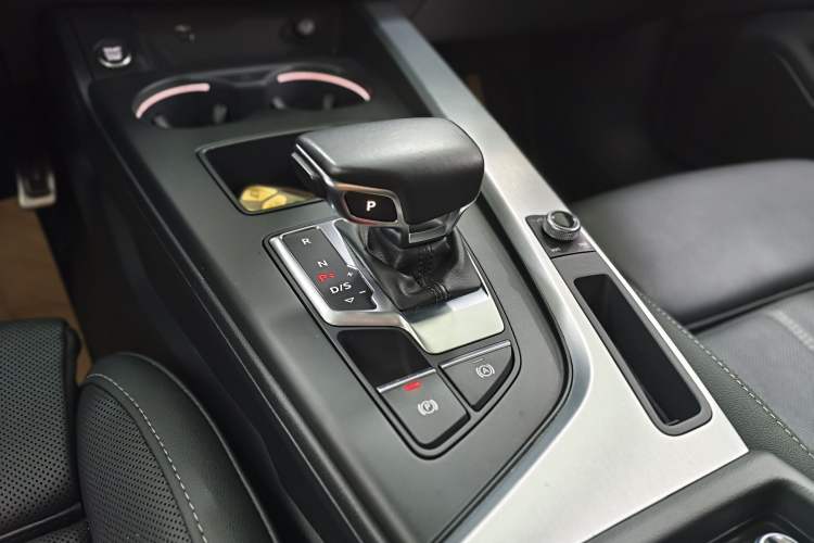 Used Audi A4L 2020 40 TFSI Luxury Dynamic Model Gear Lever