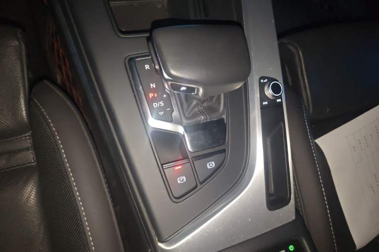 Used Audi A4L 2020 40 TFSI Fashion Dynamic Model Gear Lever