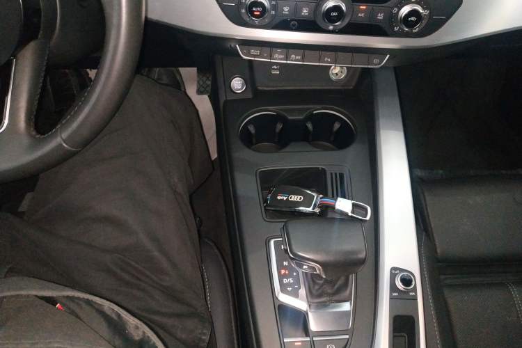 Used Audi A4L 2020 40 TFSI Fashion Dynamic Model Gear Lever