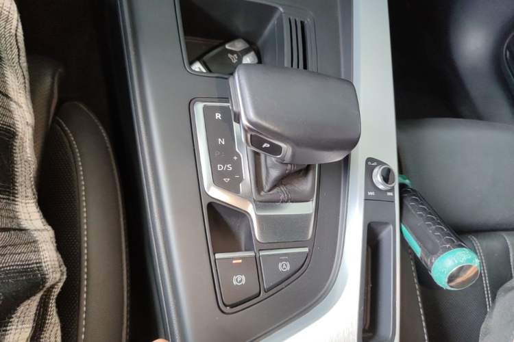 Used Audi A4L 2020 40 TFSI Luxury Dynamic Model Gear Lever