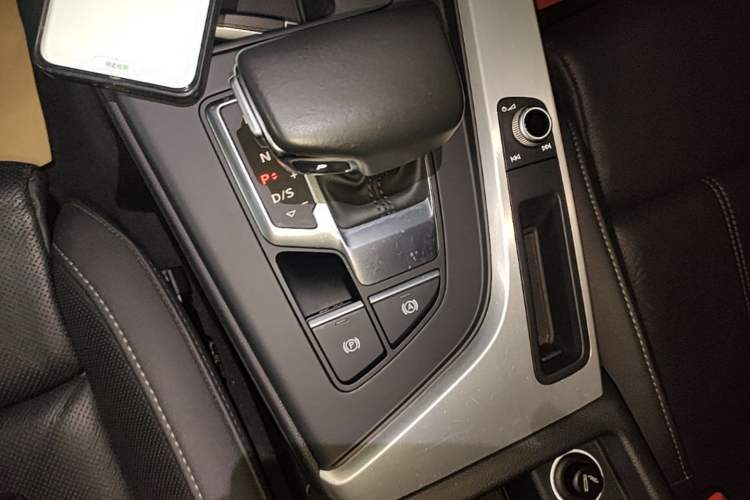 Used Audi A4L 2020 40 TFSI Luxury Dynamic Model Gear Lever